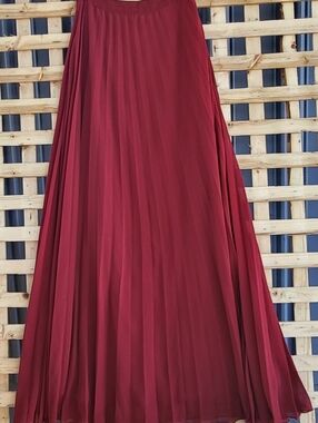 Women's Maxi Pleated Skirt -Maxi Burgundy
